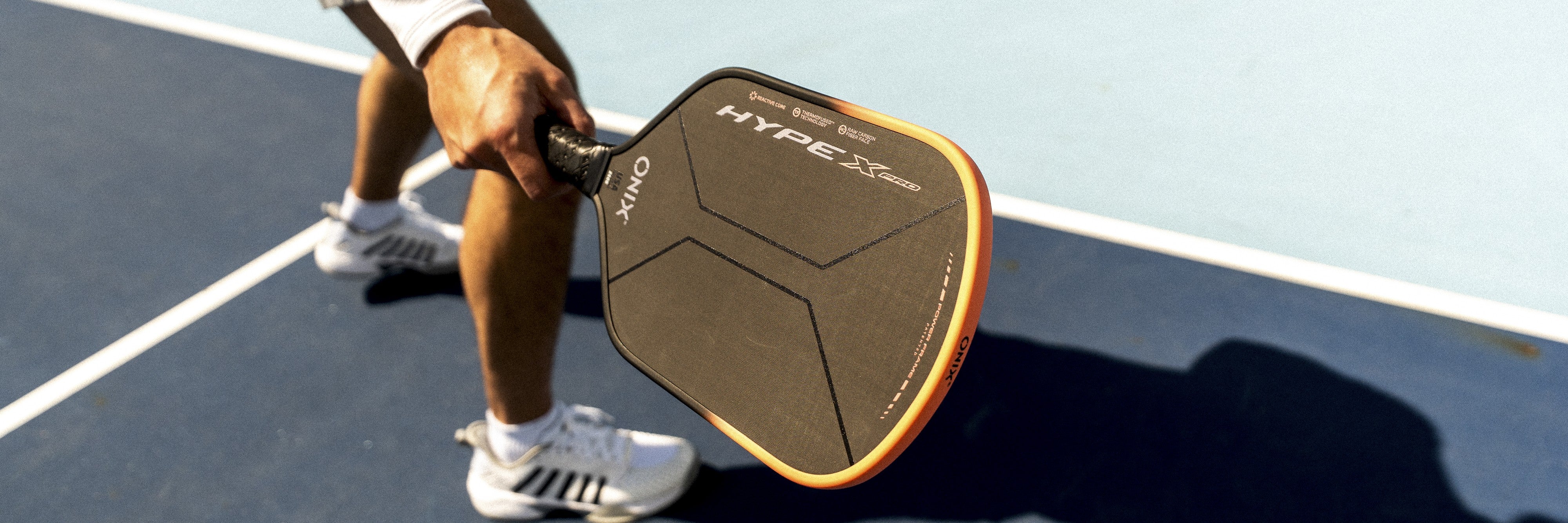 Lixada Pickleball peddel en bal set koolstofvezel oppervlak puistjes bal racket 2 peddels met 4 ballen Lixada Pickleball peddel en bal set koolstofvezel oppervlak puistjes bal racket 2 peddels met 4 ballen